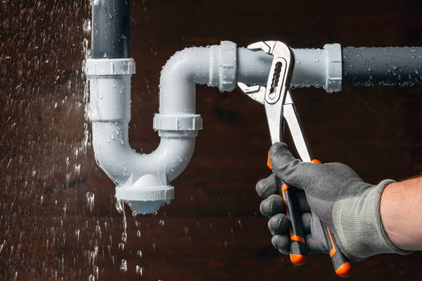 Professional Gas Line Repair technician working in Johannesburg, CA
